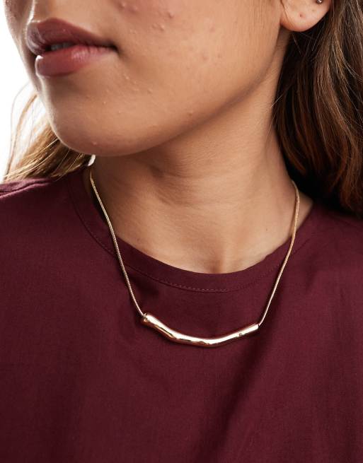 ASOS DESIGN – Naszyjnik z zawieszką z efektem stopienia w kolorze złota