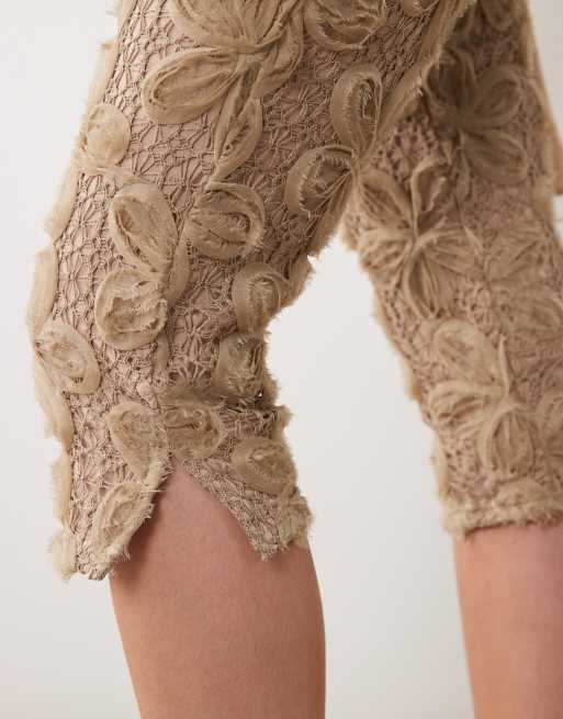 ASOS DESIGN - Naturfarvede bukser med tekstur og blomstermønster i 3/4-længde, 4 af 5