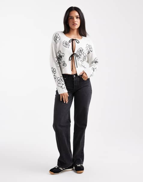 ASOS DESIGN – Naturvit kofta med knytning framtill och broderad blomma - view 1