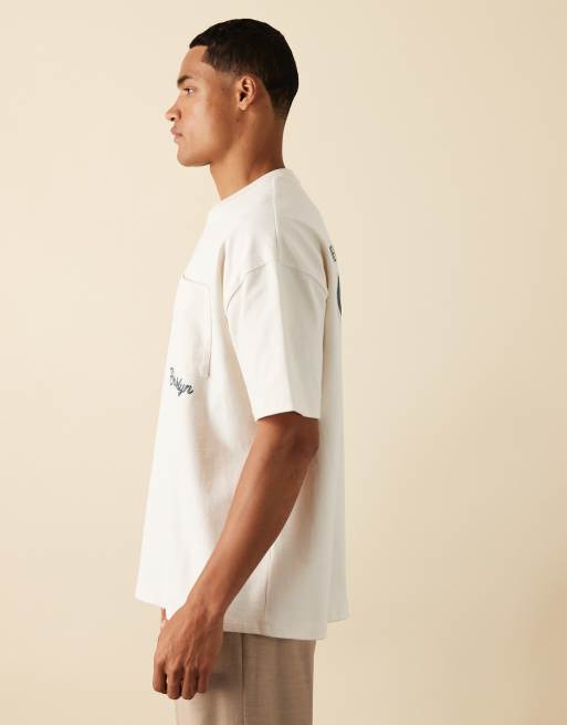 ASOS DESIGN – Naturvit, kraftig t-shirt i oversize med boxig passform och stadstryck, 4 av 5