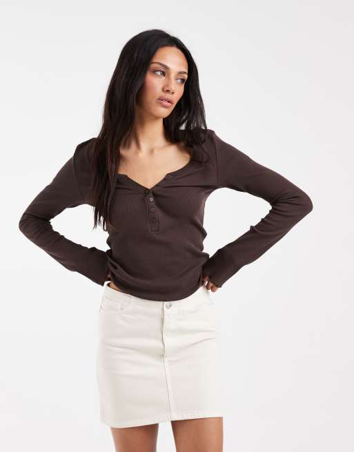ASOS DESIGN – Naturvit minikjol i denim med låg midja, 2 av 5