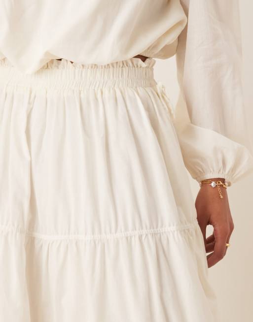 ASOS DESIGN – Naturvit, panelsydd maxikjol i bohostil med sidoknytning, 4 av 5