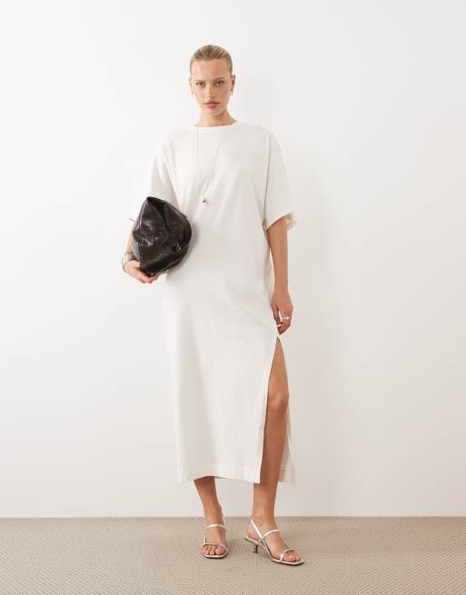ASOS DESIGN – Naturvit t-shirtklänning i midilängd med pingvinärm, 2 av 4