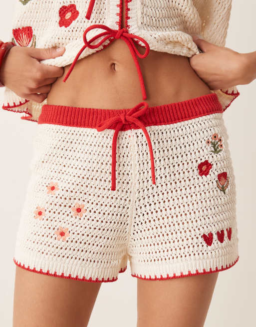 ASOS DESIGN – Naturvita, stickade shorts med blombroderi, del av set, 2 av 5