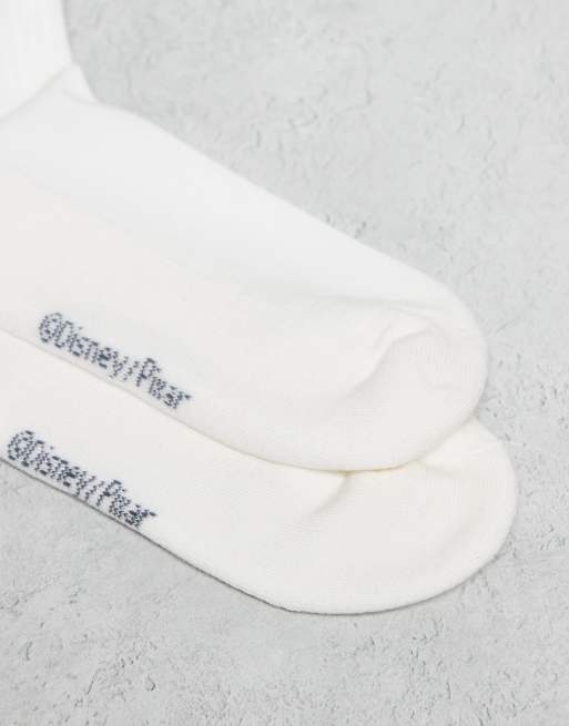 ASOS DESIGN – Naturvita strumpor med Bilar-tryck från Disney, 2-pack, 3 av 3