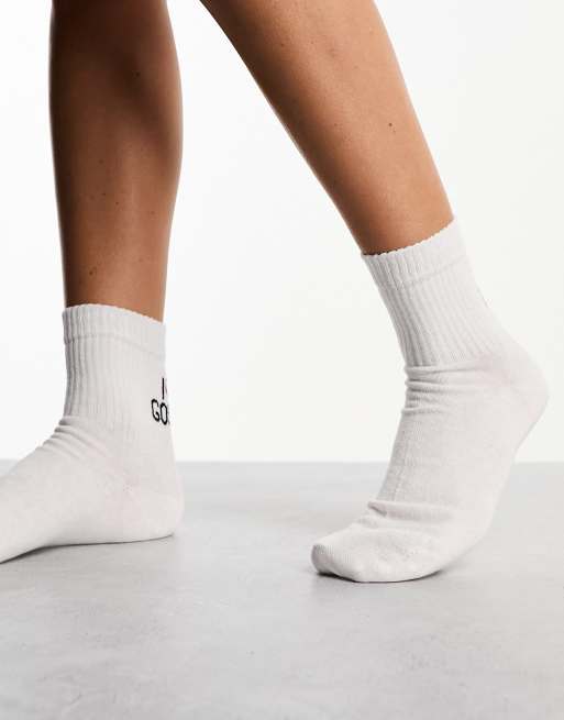 ASOS DESIGN – Naturvita strumpor med "I Love Gossip"-tryck, 3 av 4