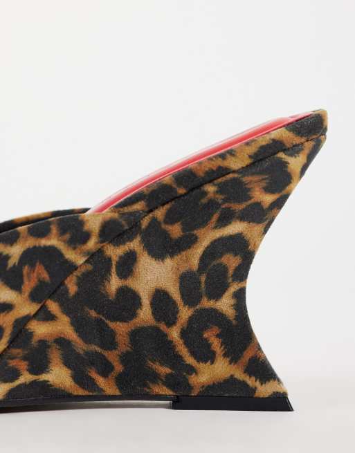 ASOS DESIGN Navigate peep toe wedges in leopard, 2 of 4