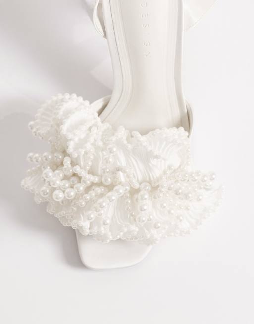 ASOS DESIGN - Nearlywed - Elfenbensfarvede højhælede sandaler med flæser og perledetaljer, 2 af 4