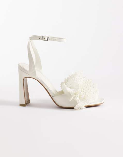 ASOS DESIGN - Nearlywed - Sandalen met hoge hak, ruches en parelafwerking in ivoorwit - view 1
