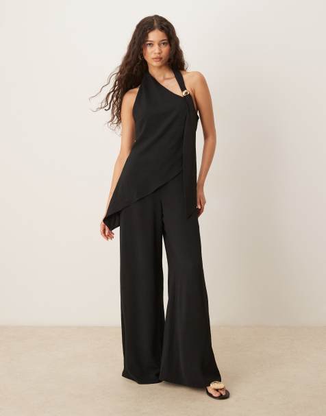 ASOS DESIGN – Neckholder-Jumpsuit in Schwarz mit Overlay und Zierdetail - view 1