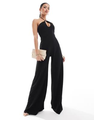 ASOS DESIGN - Neckholder-Jumpsuit in Schwarz mit weitem Bein und Zierausschnitt