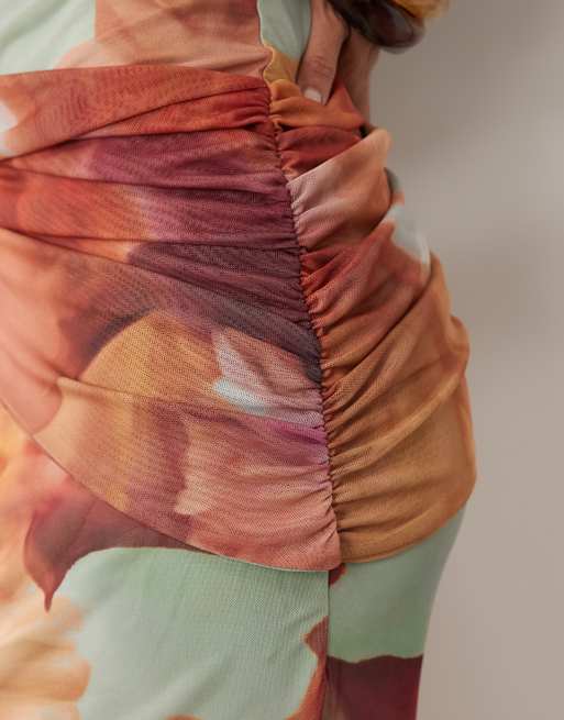 ASOS DESIGN – Neckholder-Maxikleid aus Netzstoff in Salbeigrün mit Blumenmuster und drapiertem Schärpen-Detail, 2 von 4