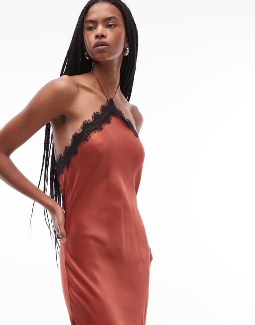 ASOS DESIGN – – Neckholder-Maxikleid aus Satin in Rost mit schmalen Trägern und Spitzenbesatz, 4 von 4