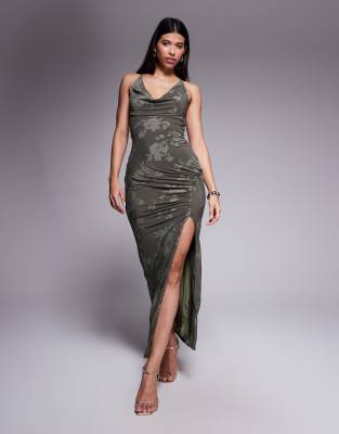 ASOS DESIGN - Neckholder-Maxikleid in Khaki mit Ausbrennermuster, Wasserfallausschnitt und goldfarbener Hardware-Grün