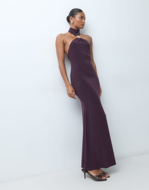 ASOS DESIGN Neckholder-Maxikleid mit hohem Kragen, goldfarbener Verzierung und Fischschwanz-Saum in Pflaume - view 1