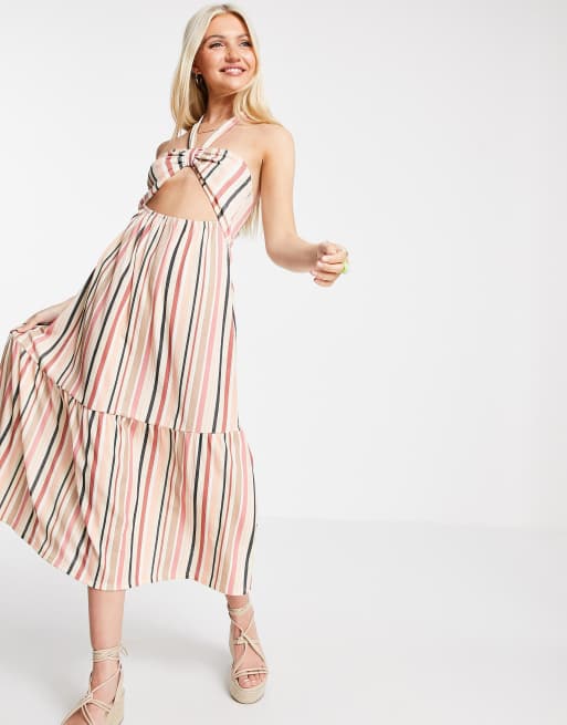 ASOS DESIGN – Neckholder-Maxikleid mit Zierausschnitt, Stufendesign und farblich abgestimmtem Streifenmuster in Rot 
