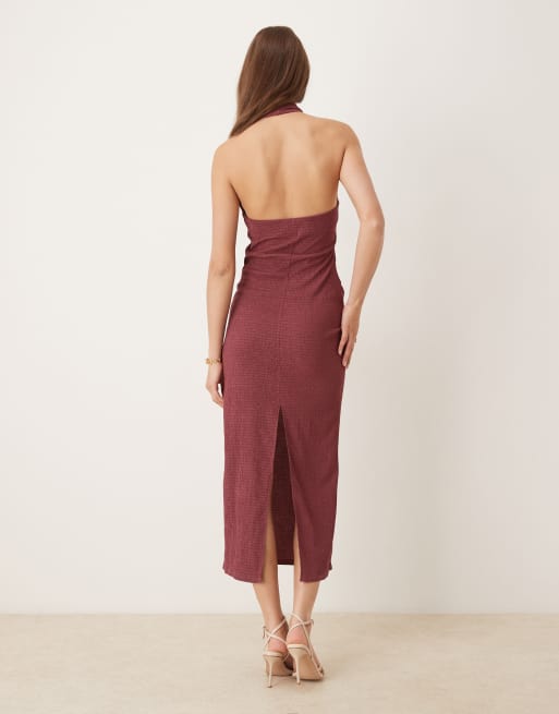 ASOS DESIGN – Neckholder-Midikleid in Maulbeerenrot mit drapierter Taillenpartie im Strukturdesign, 4 von 4