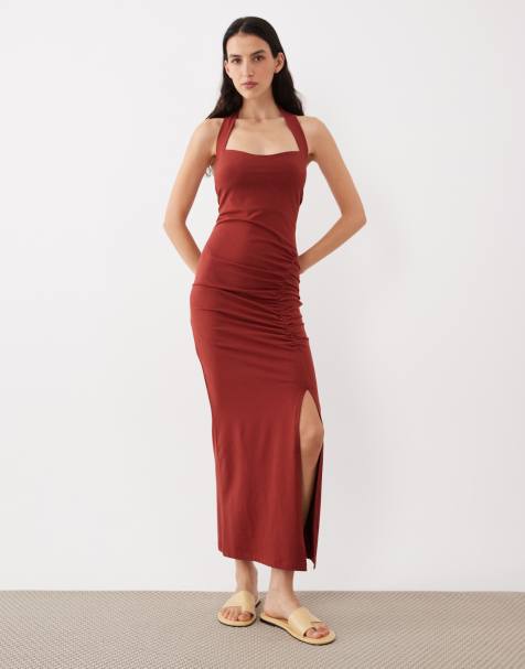 ASOS DESIGN – Neckholder-Midikleid in Rostrot mit geraffter Vorderseite - view 1