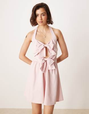 ASOS DESIGN - Neckholder-Minikleid in Babyrosa mit zwei Schleifen vorne