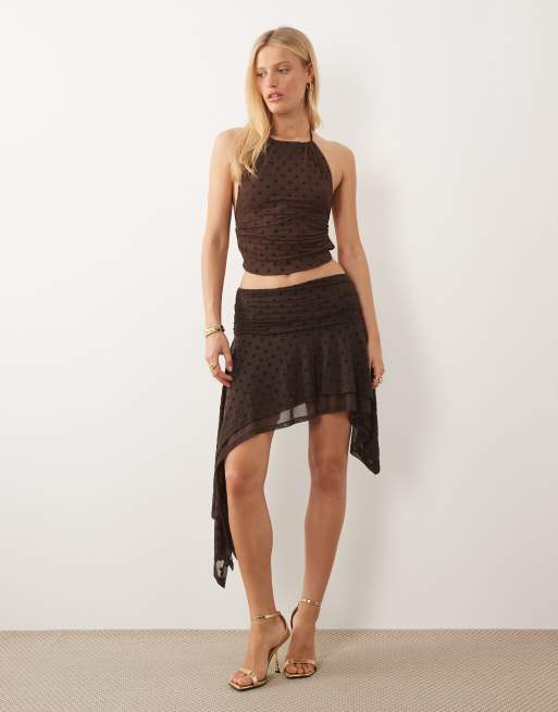 ASOS DESIGN – Neckholder-Oberteil im Blouson-Stil in Braun mit beflockten Polka Dots, Kombiteil, 4 von 4