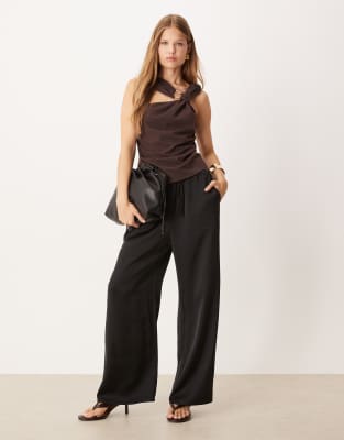 ASOS DESIGN - Neckholder-Oberteil in Schokobraun mit Knotendetail und Besatz
