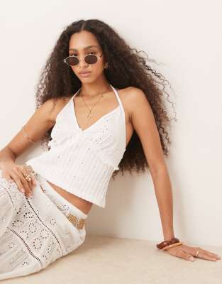 ASOS DESIGN - Neckholder-Oberteil in Weiß mit Lochstickerei und Faltendetail