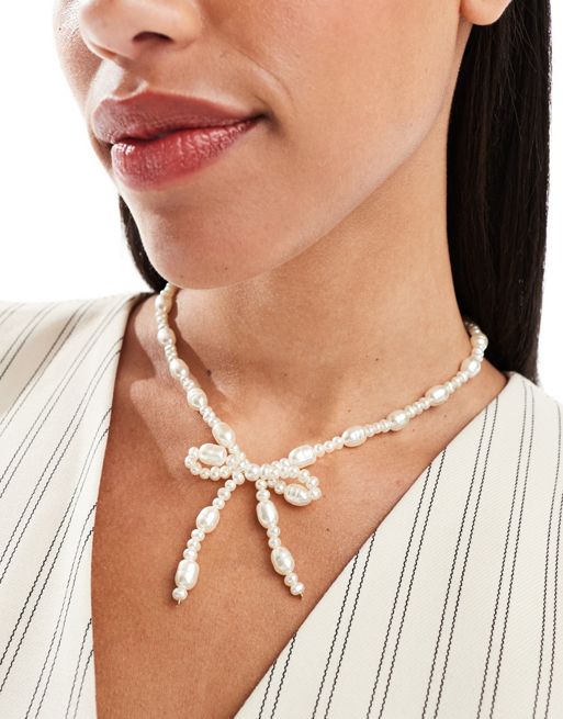 FhyzicsShops DESIGN necklace with faux freshwater pearl bow design