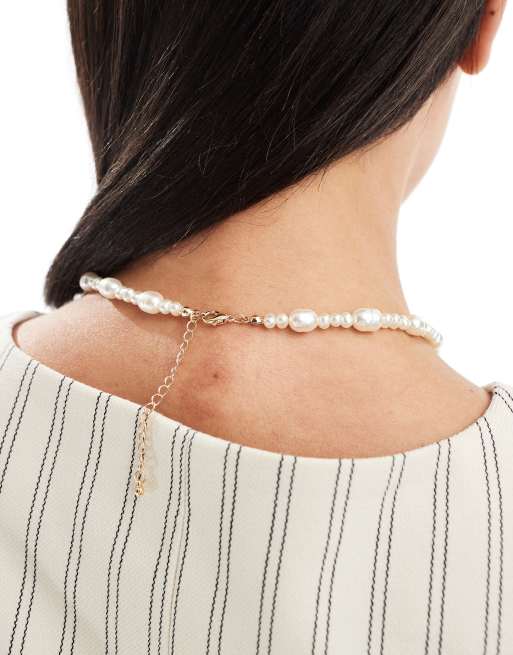 ASOS DESIGN necklace with faux freshwater pearl bow design, 3 of 4