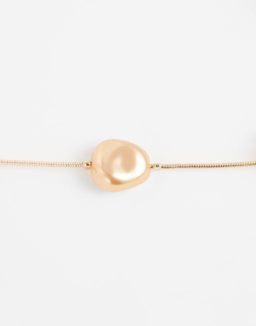 ASOS DESIGN necklace with faux pearl in gold tone, 3 of 4