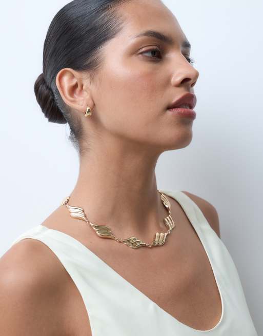 ASOS DESIGN necklace with twisted chain links in gold tone, 2 of 4