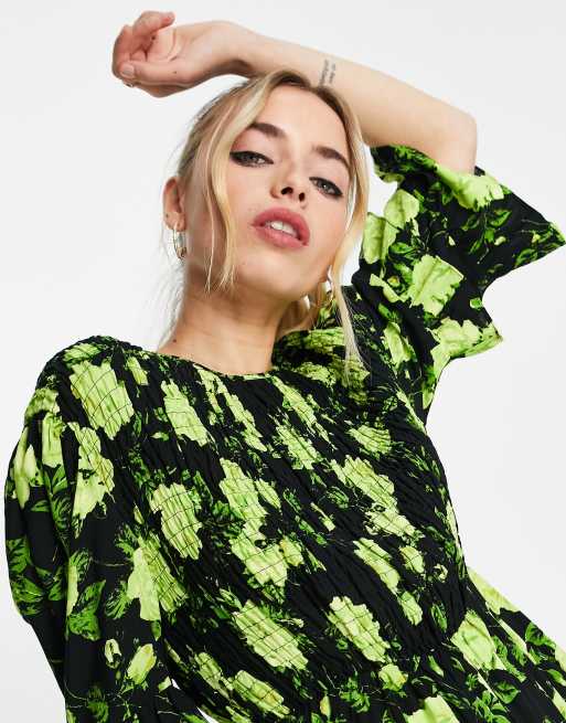 ASOS DESIGN – Neongrön jumpsuit i unisex-modell med blommönster och smockad design, 4 av 4