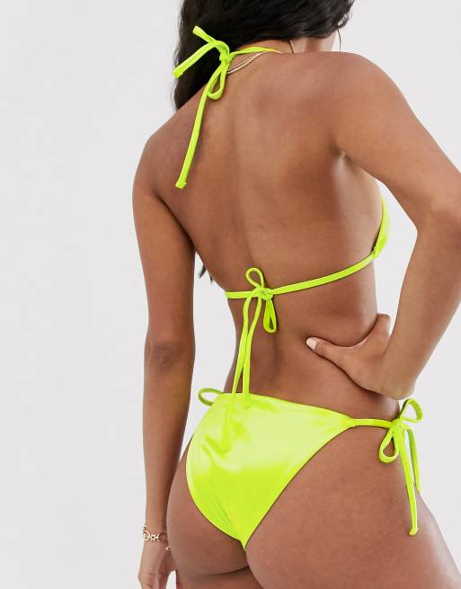 ASOS DESIGN – Neongul glansig bikiniunderdel i satin med knytning i sidan, 2 av 4