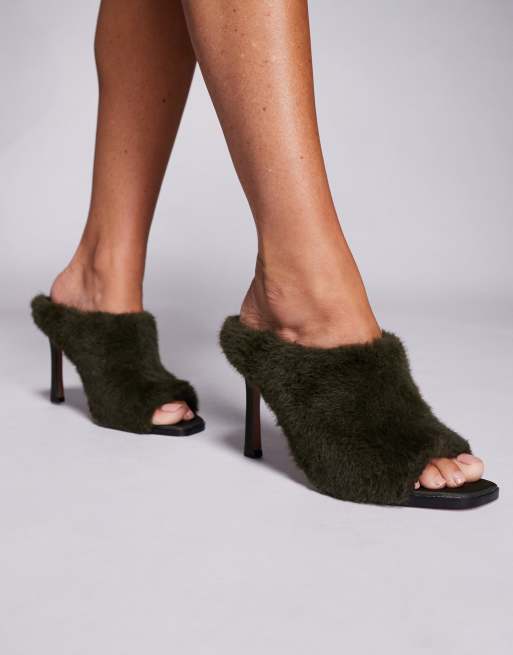 ASOS DESIGN – Nessa – Ciemnozielone mule na wysokim obcasie ze sztucznym futerkiem
