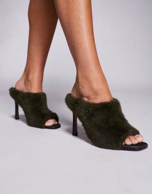ASOS DESIGN - Nessa - Mules aus Kunstpelz in Tannengrün mit hohem Absatz