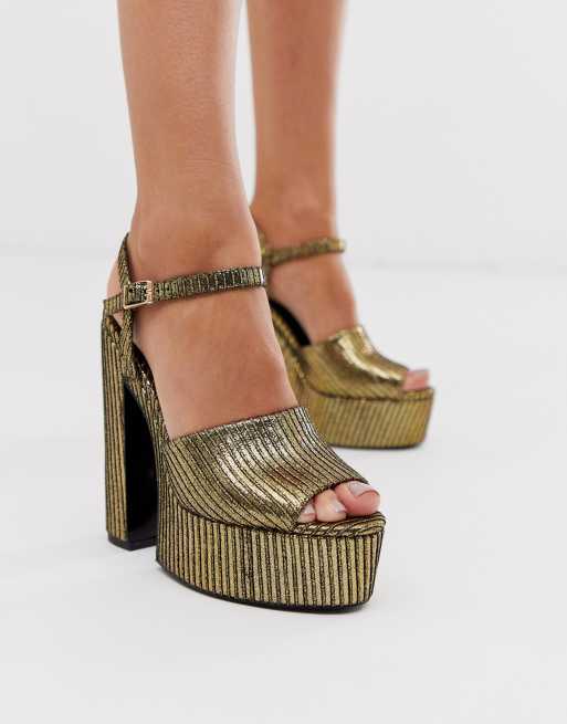 ASOS DESIGN – Netherlands – Guldfärgade sandaler med tjock platåsula