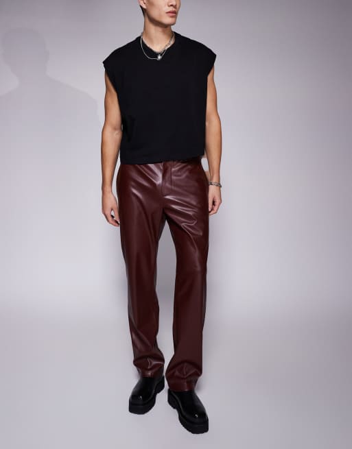 ASOS DESIGN - Nette broek van imitatieleer met rechte pijpen in bordeauxrood
