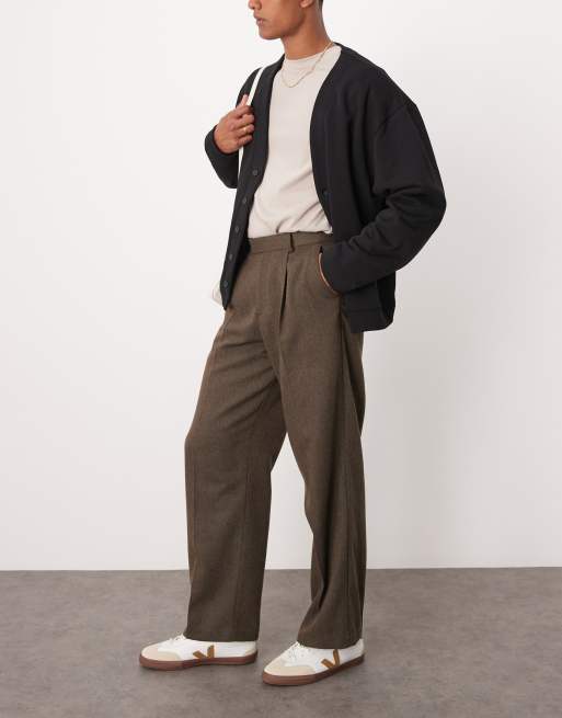 ASOS DESIGN - Nette broek van wolmix met wijde pijpen, plooien en visgraatmotief in bruin