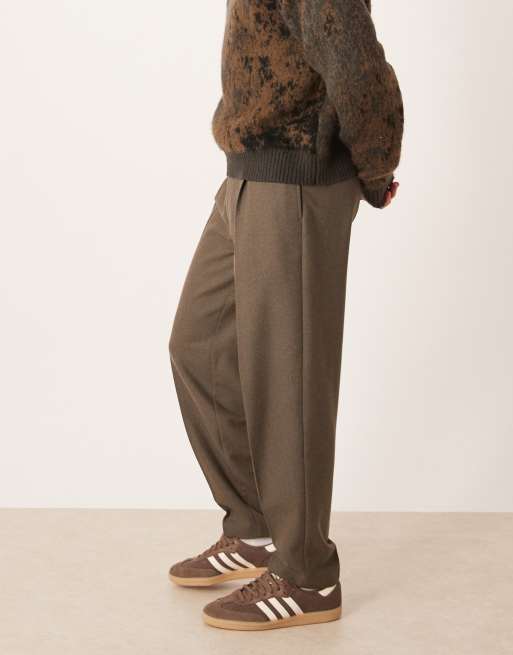 ASOS DESIGN - Nette geplooide oversized toelopende broek van wolmix met visgraatmotief in kaki, 3 van 5