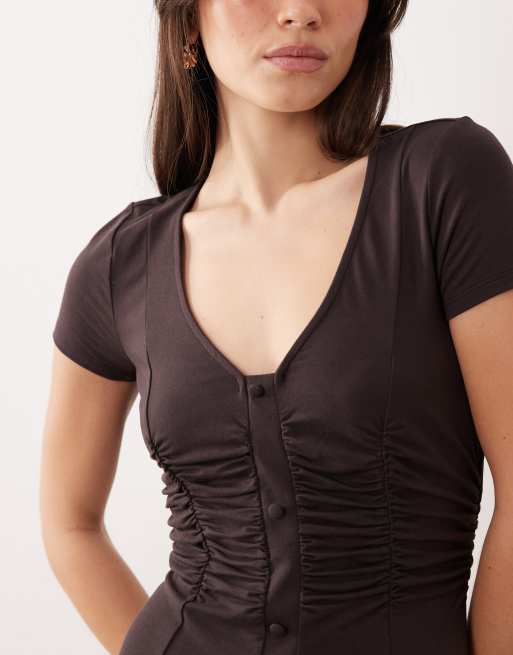 ASOS DESIGN - Nette jurk met knopen aan de voorkant en gerimpelde taille in chocoladebruin, 4 van 4
