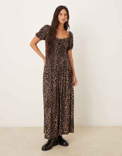 ASOS DESIGN - Nette midi-melkmeisjesjurk van kreukelstof met gesmokte taille en pofmouwen in luipaardprint - view 1