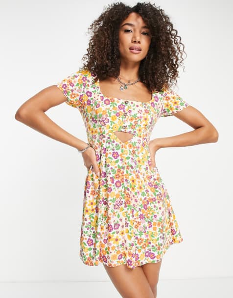 ASOS DESIGN - Nette mini jurk met knopen, driehoekvormige uitsnijding en meerkleurige bloemenprint - view 1