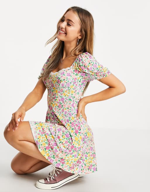 ASOS DESIGN - Nette mini jurk met korte mouwen en kanten rand in felle bloemenprint 