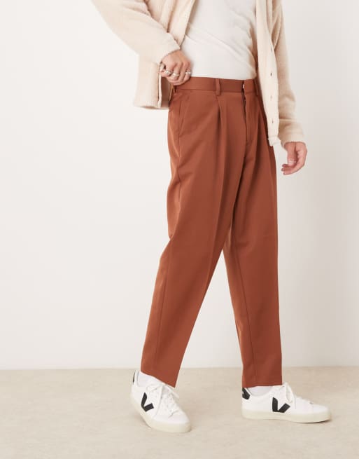 ASOS DESIGN - Nette oversized toelopende broek met plooien in roestbruin