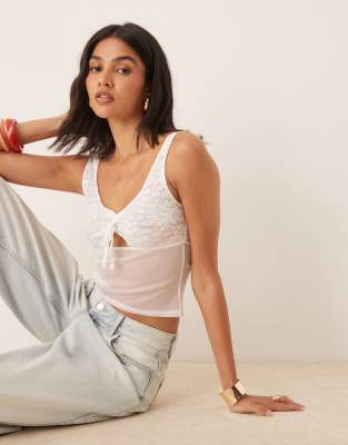 ASOS DESIGN - Netzstoff-Camisole in Weiß mit Spitzendetail