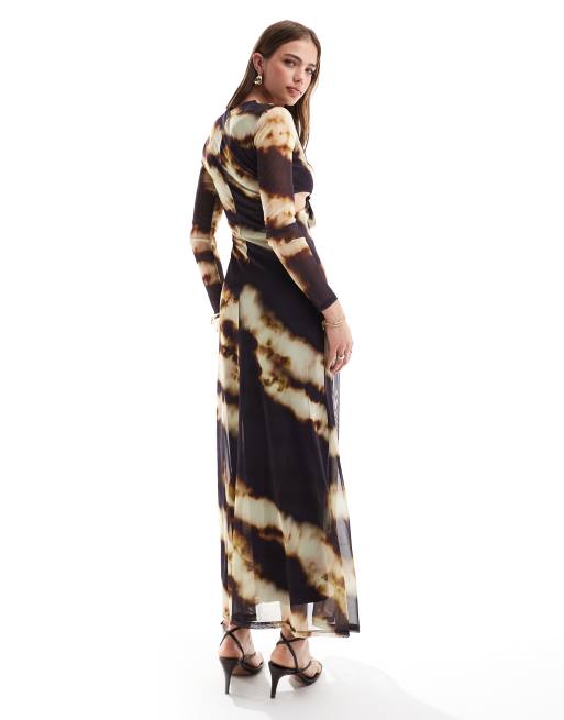 ASOS DESIGN – Netzstoff-Maxikleid mit tiefem, gebundenem Ausschnitt, Cut-Out und verwischtem Muster, 3 von 4