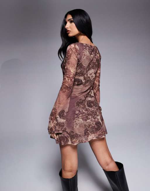 ASOS DESIGN – Netzstoff-Minikleid mit U-Boot-Wasserfallausschnitt, Paisleymuster und gebundener Rückseite, 4 von 4