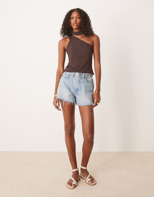 ASOS DESIGN – Netzstoff-Oberteil in Schokobraun mit One-Shoulder-Träger und Schaldetail, 4 von 4