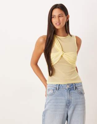 ASOS DESIGN - Netzstoff-Trägertop in Gelb mit verdrehtem Lagen-Design