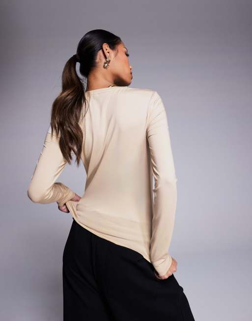 ASOS DESIGN – Neutral, åtsmitande topp med långa ärmar, 3 av 4