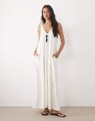 ASOS DESIGN – Neutral maxiklänning i trapetsdesign — klänning med fickor från ASOS